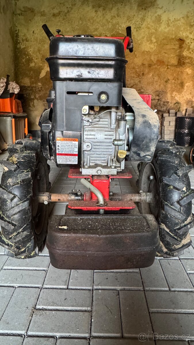 Malotraktor s přívěsem - 6