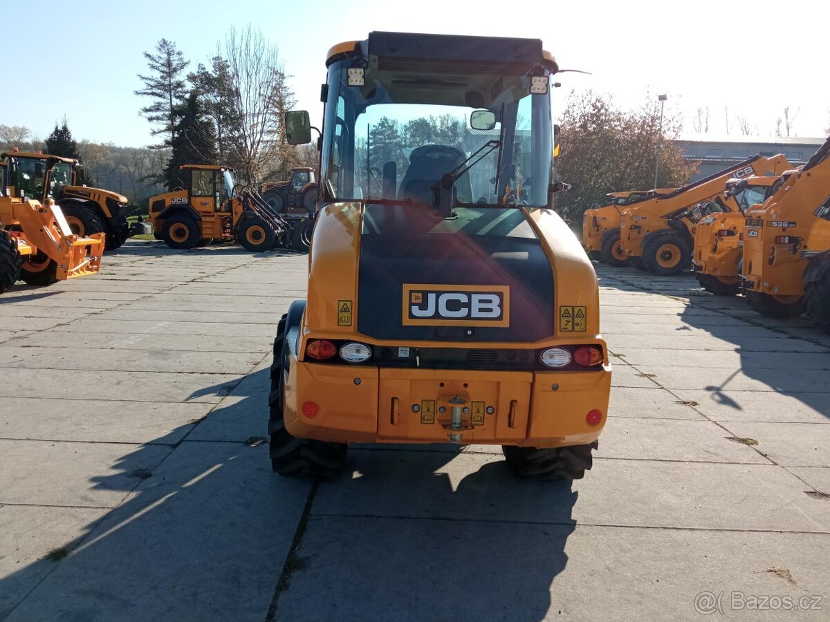 Kloubový nakladač JCB 407 AG - 6