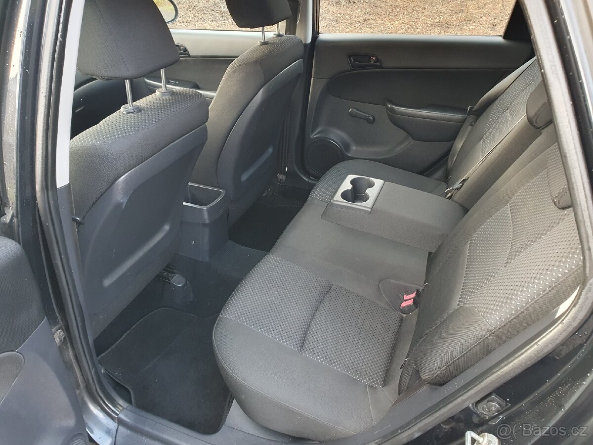 Hyundai I30 CW 1.6crdi COMBI 66KW r.v. 2010 - 6