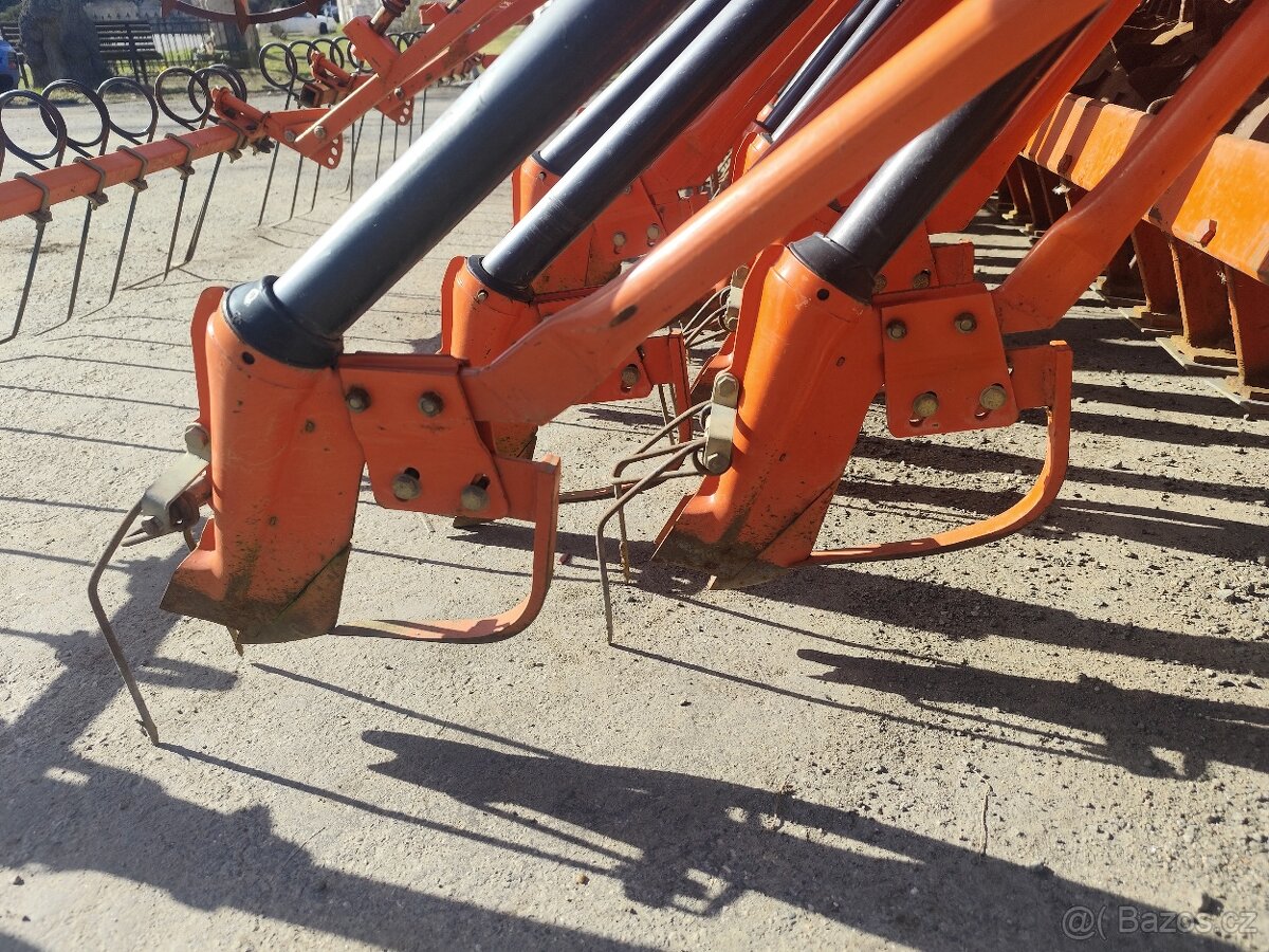 Secí kombinace KUHN - 6