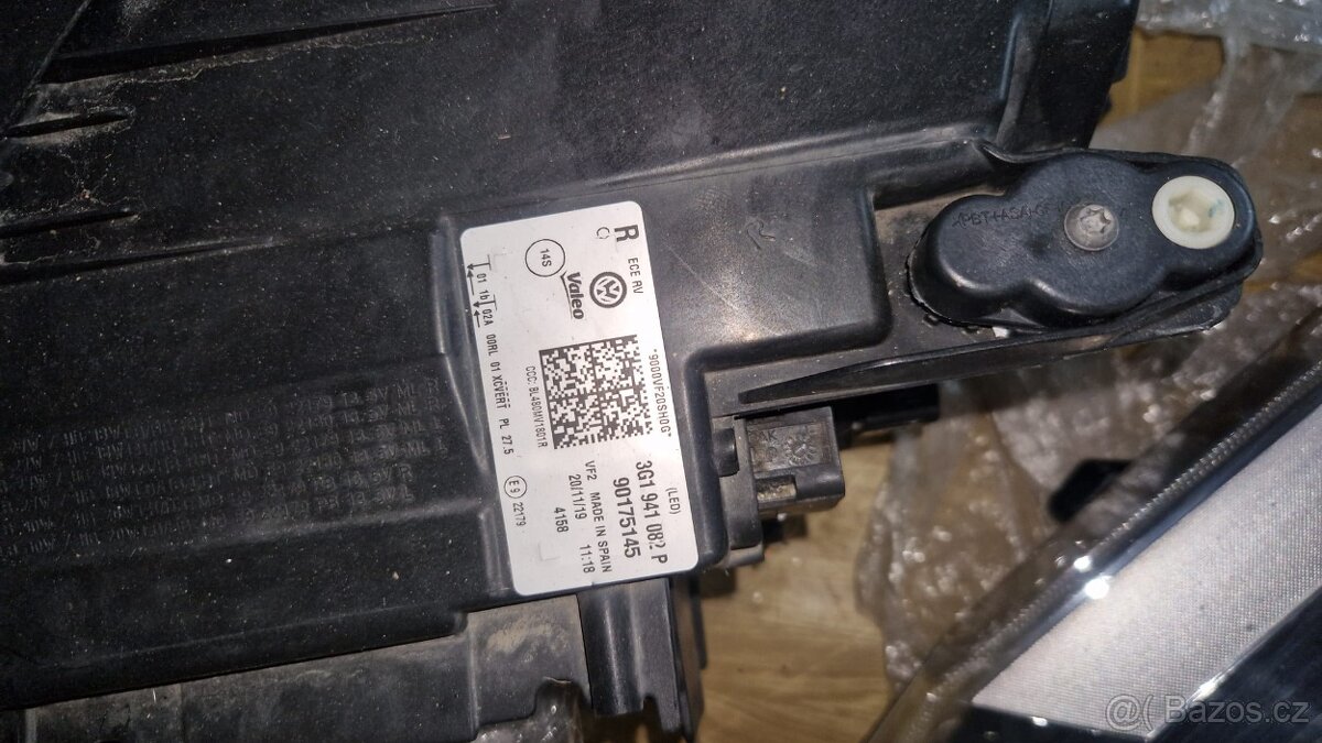 VW Passat B8 , kapota lampy blatníky výztuha pr. světlo - - 6