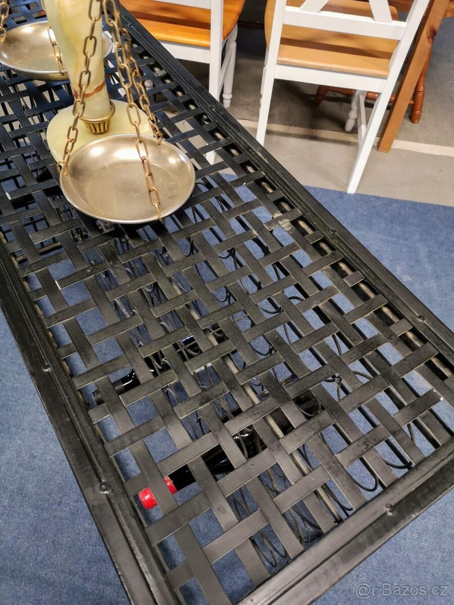 Kovová vinotéka. - 6