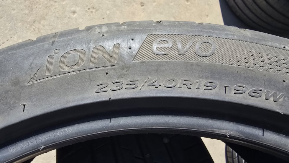 Letní pneu 235/40/19 Hankook - 6