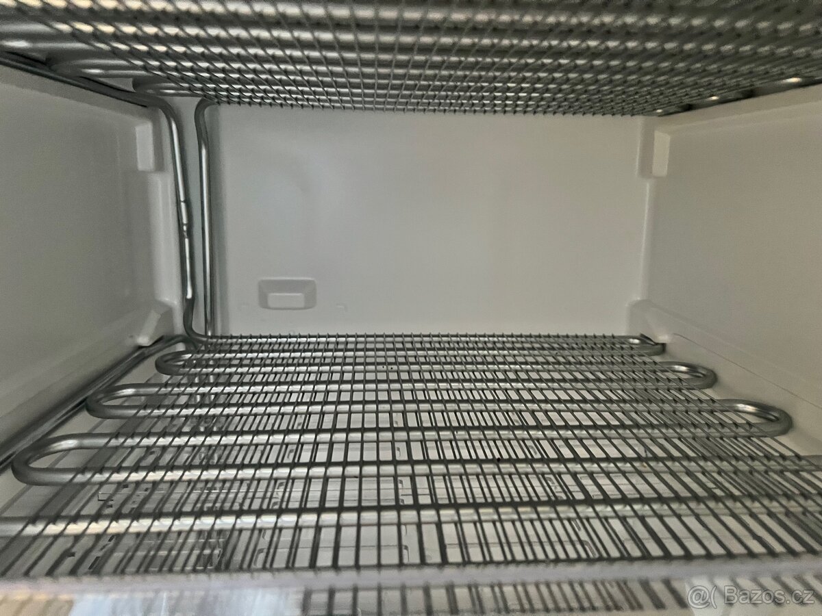 Prodám mrazák Zanussi ZFU19400WA – výborný stav - 6