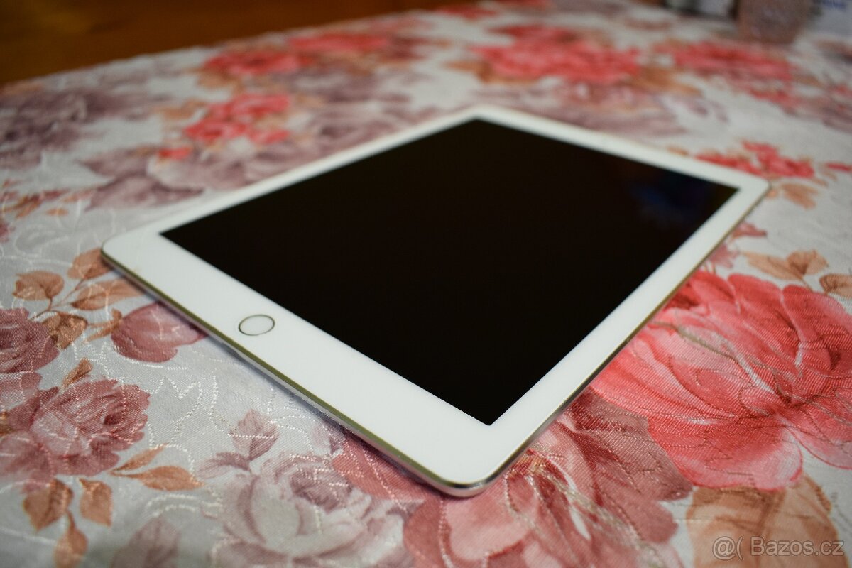 Apple iPad Pro 9.7-inch - A1673, 2016 (Wi-Fi Only) 32GB (3) - 6