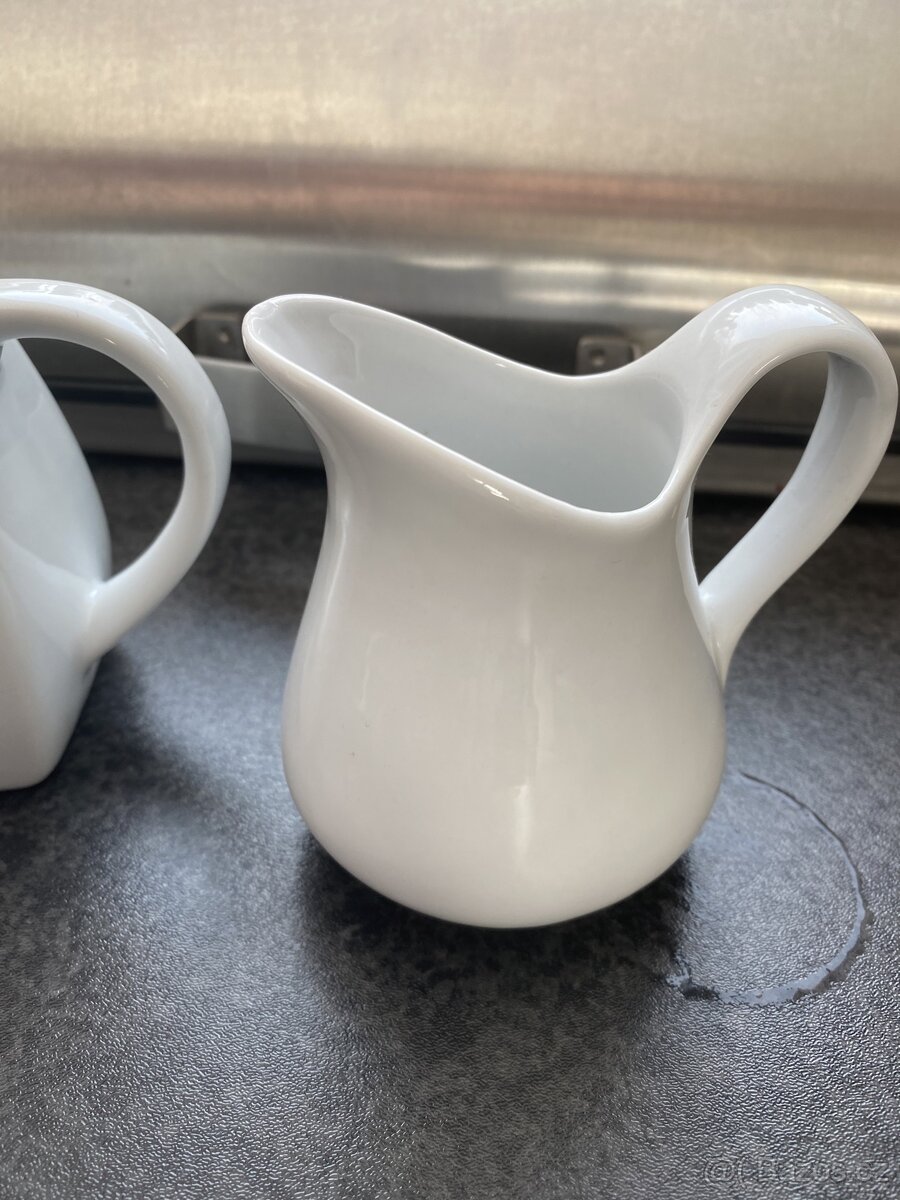 hrnecky, Skleničky a misky 25 Kč za kus konvicky 40 za kus - 6