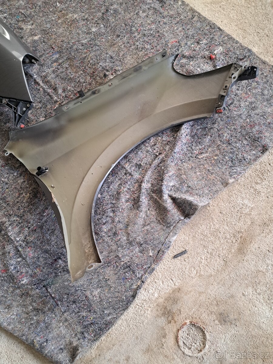 Opel Astra H Caravan šedá 177/GAL díly karoserie - 6