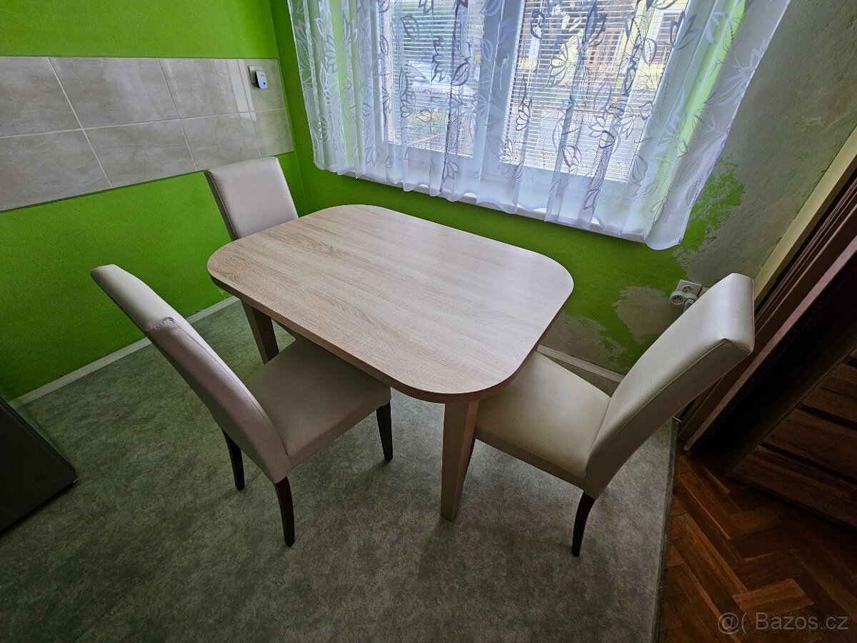 Jídelní stůl se 4 židlemi - 6