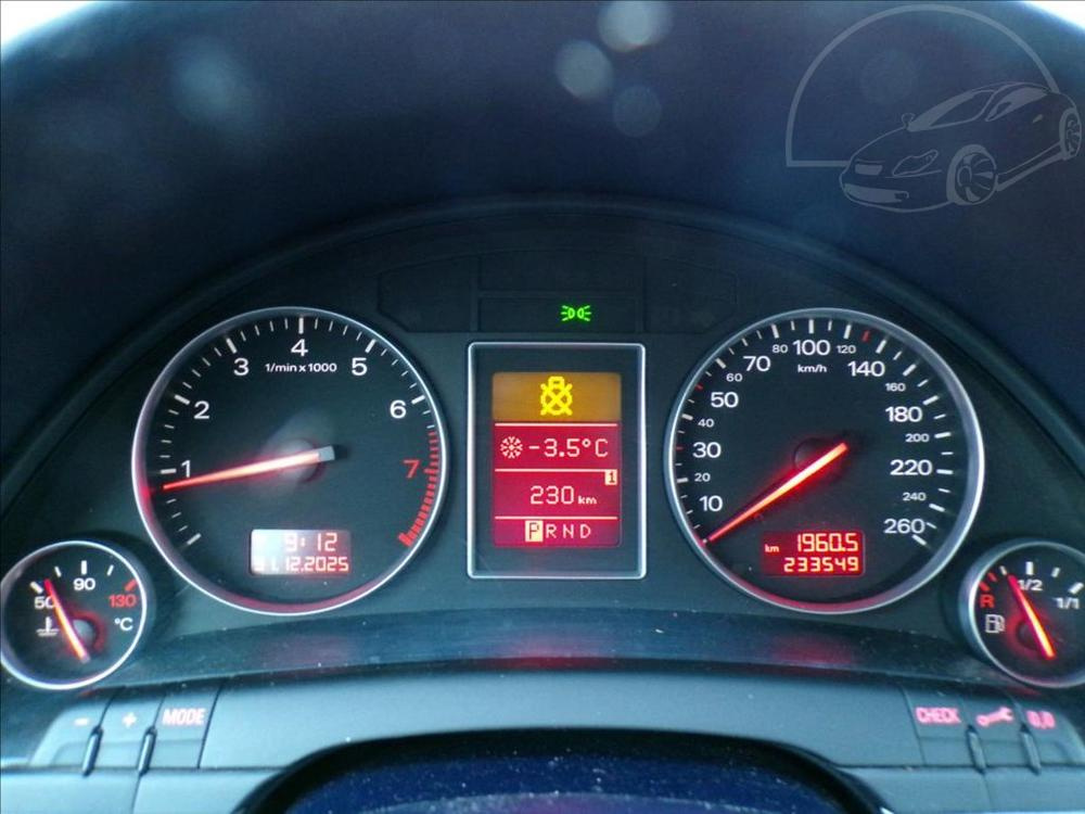 Audi A4 2,0 i AUTOMAT,TAŽNÉ ZAŘ. - 6