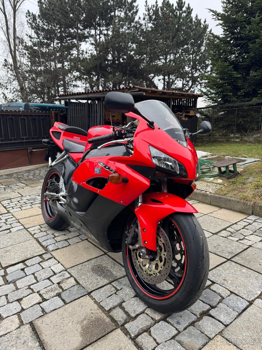 Honda CBR 1000 rr 2004 - 6
