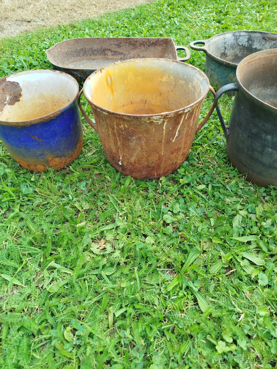 Staré litinové hrnce a pekáče - 6