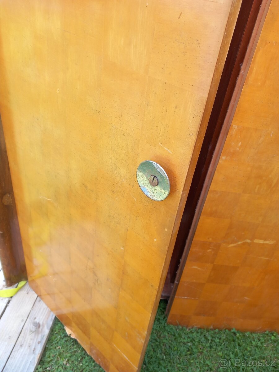 Stará toaletka a dvě skříně se šachovnici OP Závody - 6