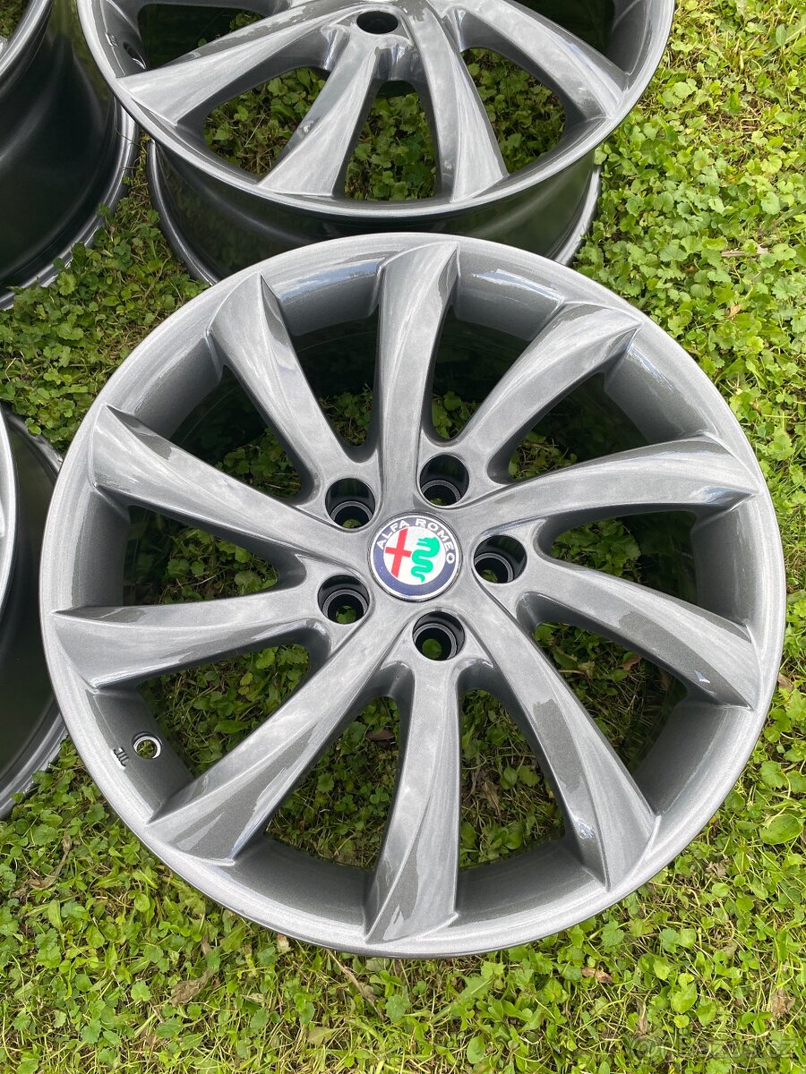 ALU KOLA ALFA ROMEO GIULIETTA 5X110 R17 - 6