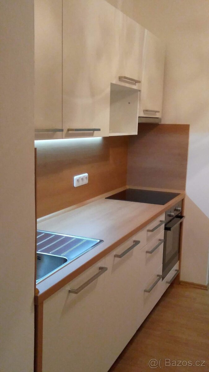 KUCHYNĚ, SKRÍNĚ,INTERIERY - 6