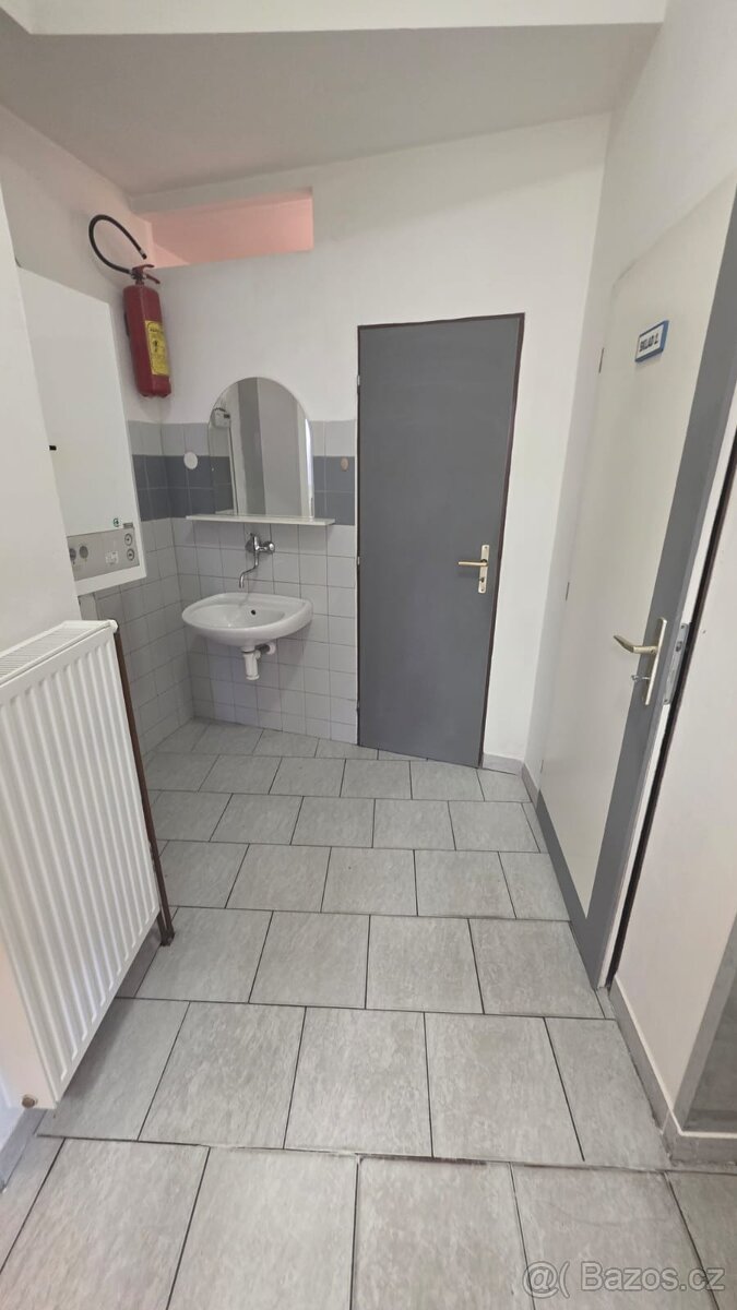 Pronájme obchodního prostoru v Rožnově P/R - 6