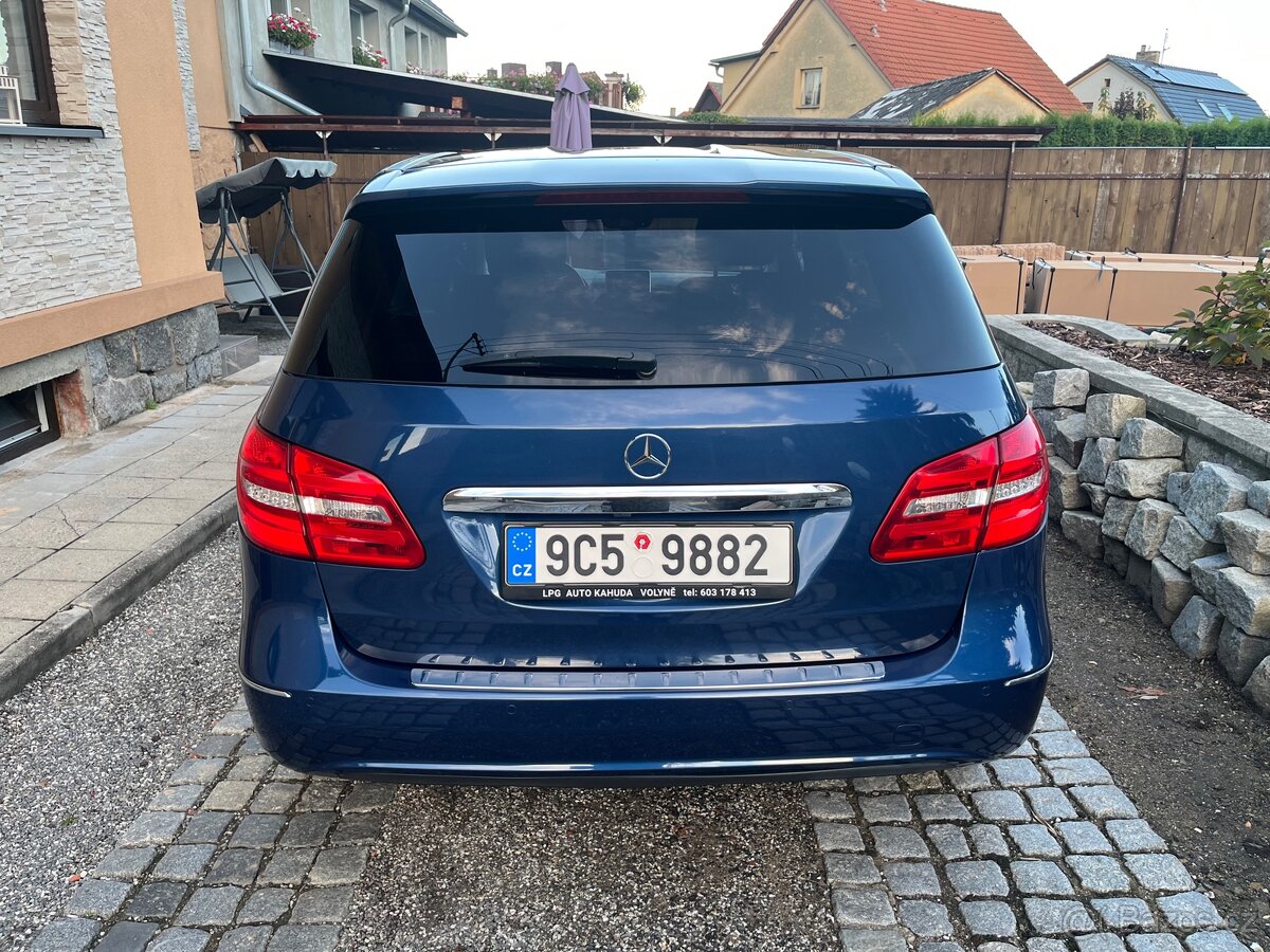 Mercedes Benz B180 - 6