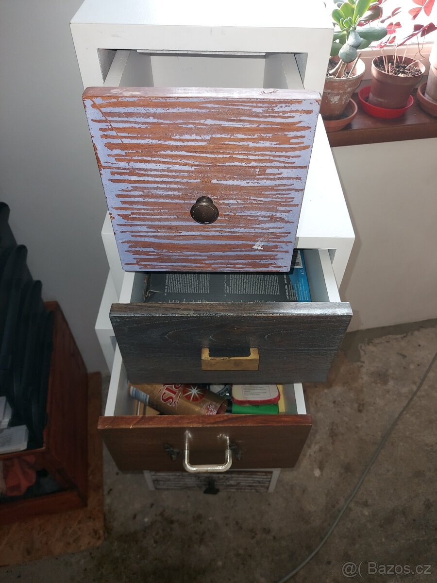 Prodám komodu-skřínku. - 6