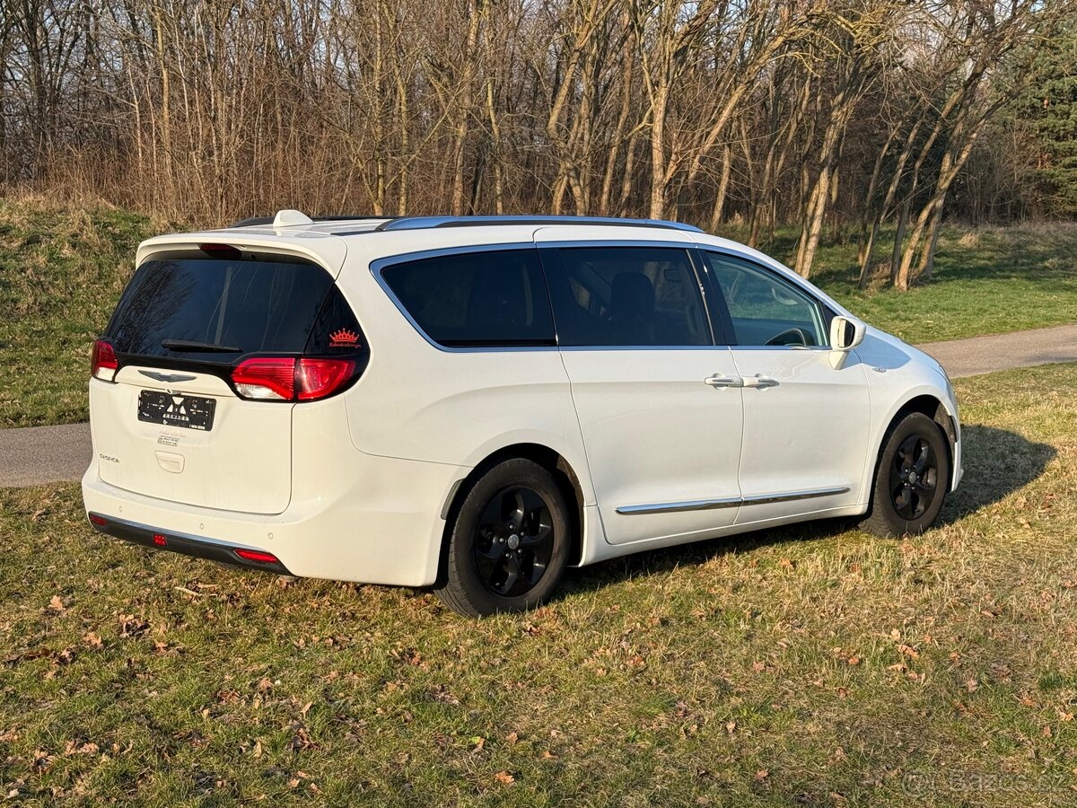 Chrysler Pacifica - 6