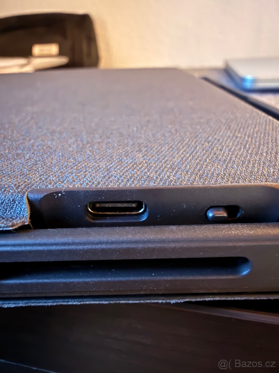 Klávesnice s pouzdrem Epico pro iPad (maďarská verze) - 6