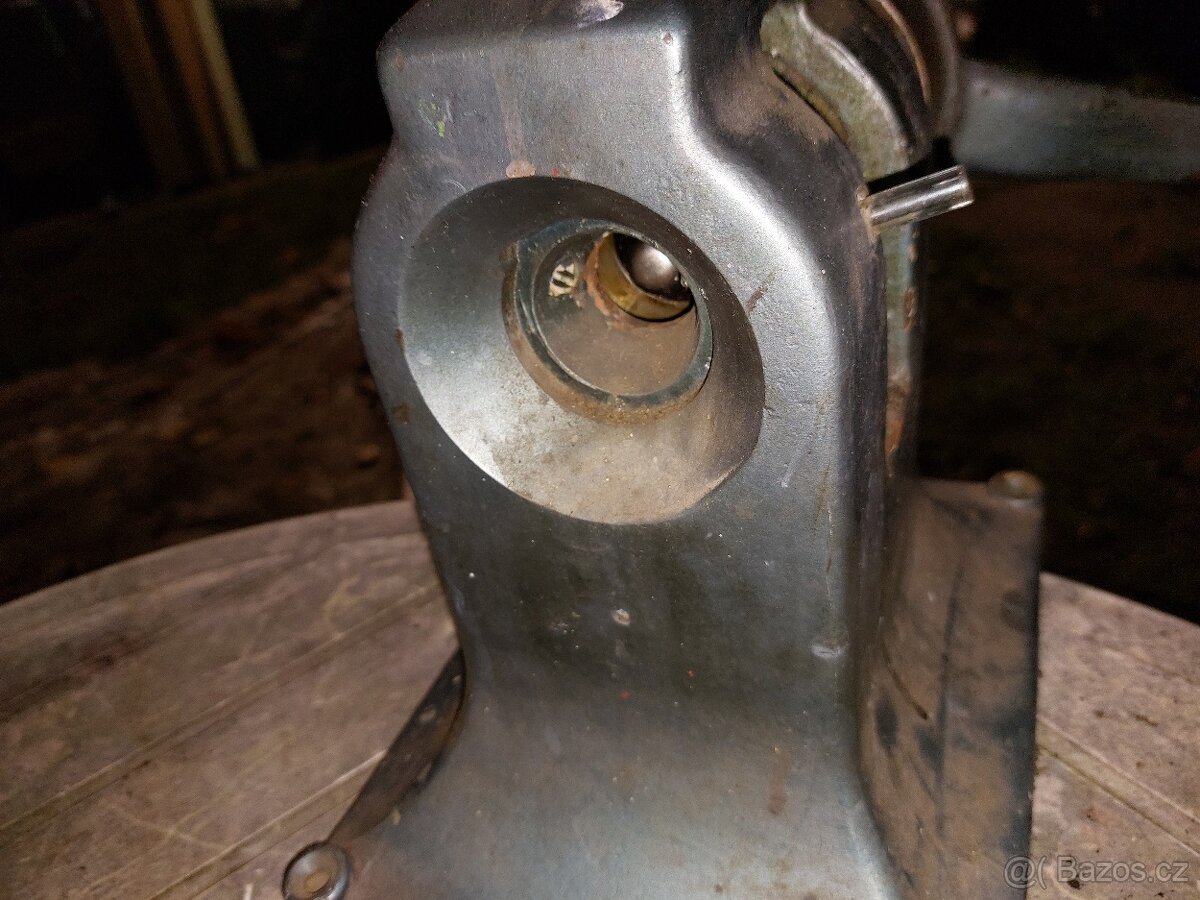 Starý lis, stroj A.M.Erichsen na zkoušení barev. - 6