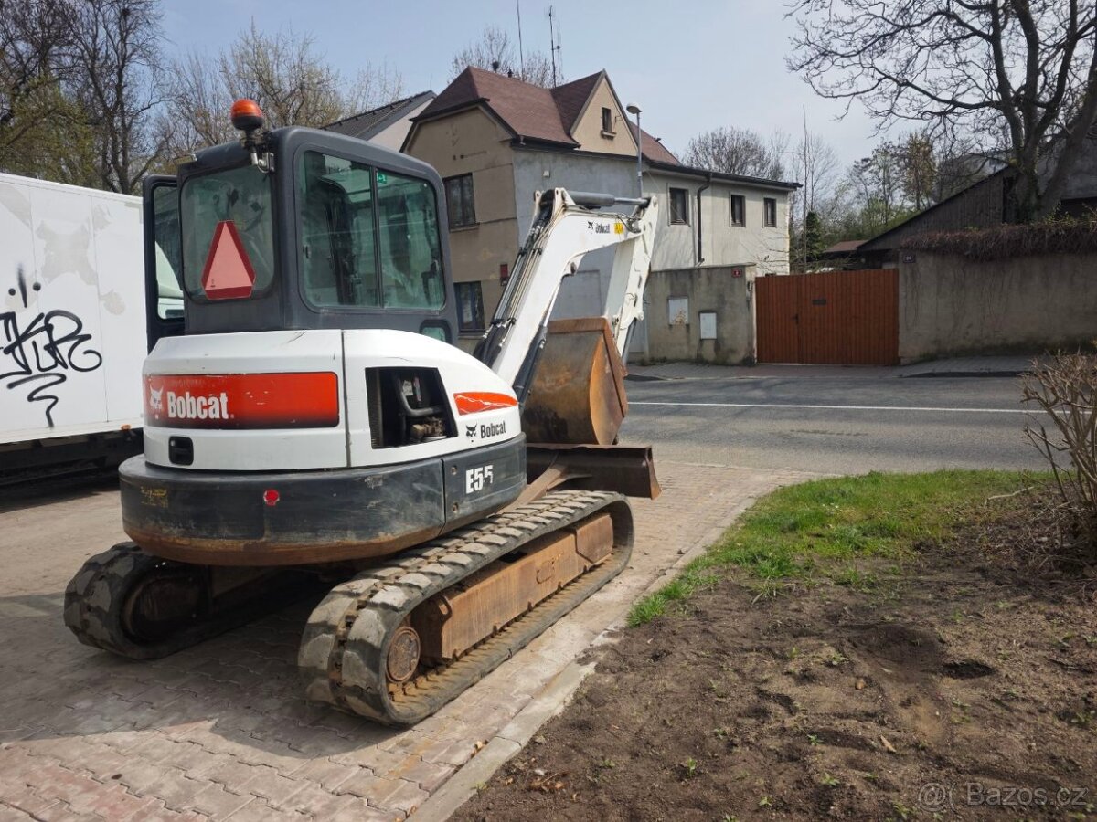 Pásový minibagr Bobcat E55 - 6