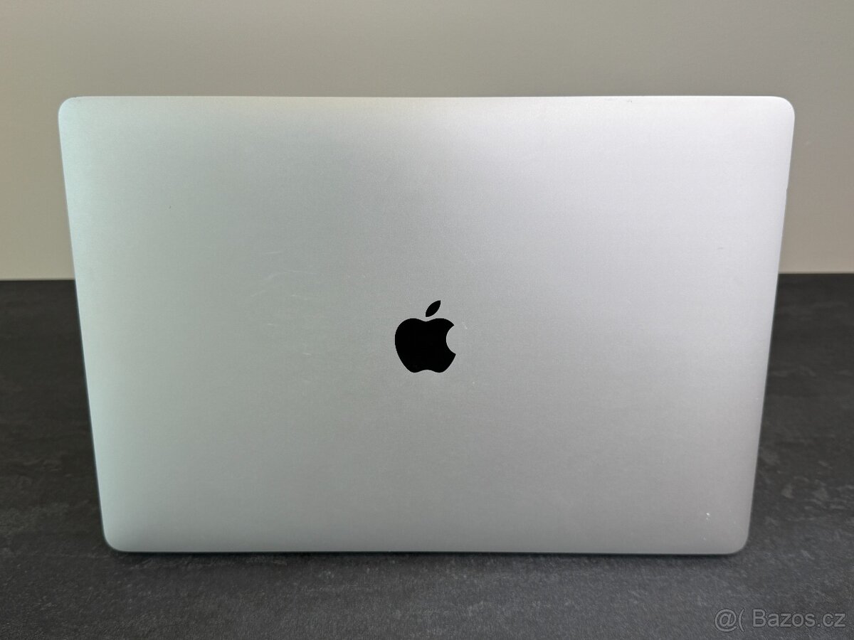 MacBook Pro 15'' 2016 / i7 / 16GB / 256GB SSD - DPH - 6