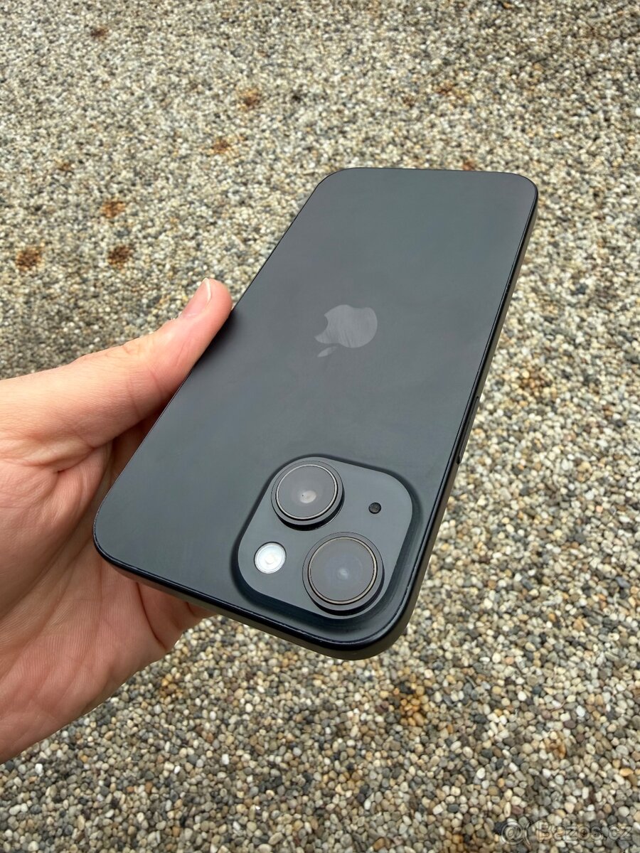 IPhone 15 - baterie 90% - 6