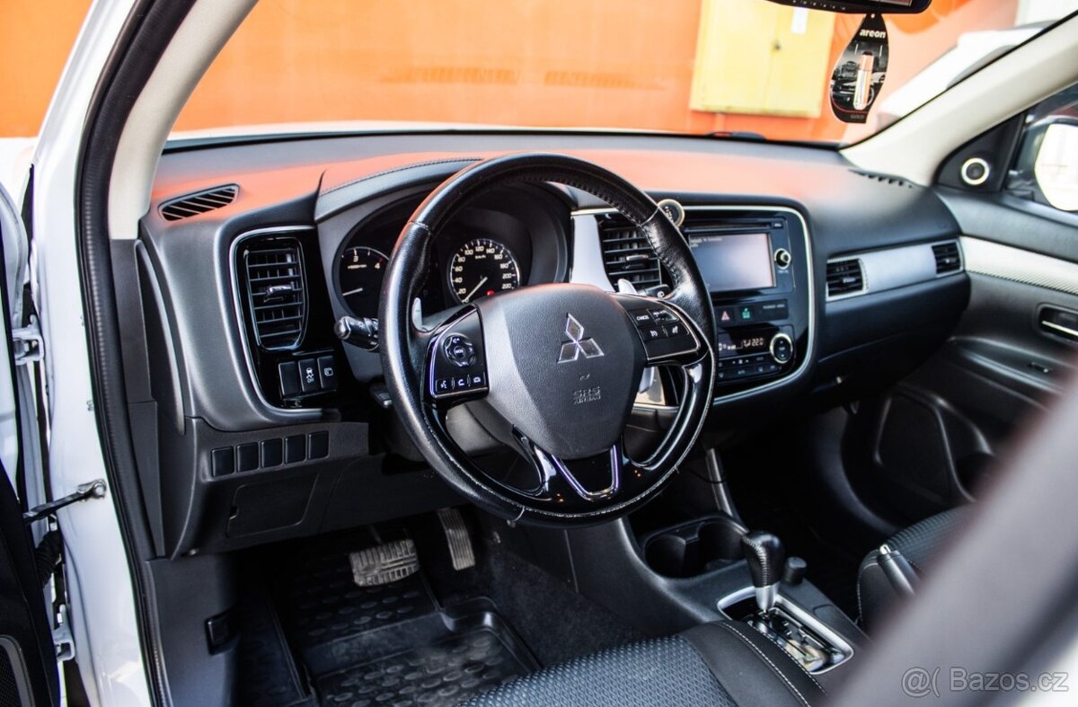 Mitsubishi Outlander 2.2 DI-D, 4X4, AT/6. 110kW - 6