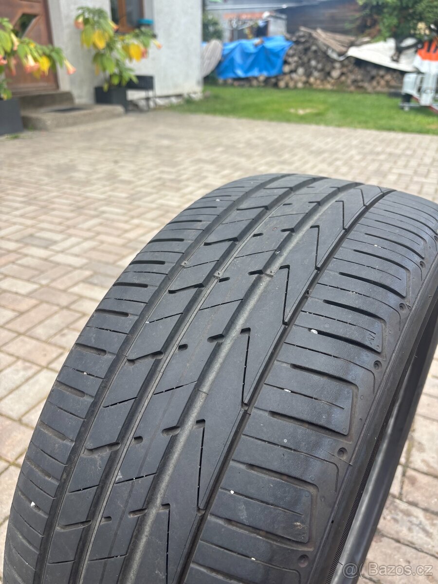 235/50R19 - 6