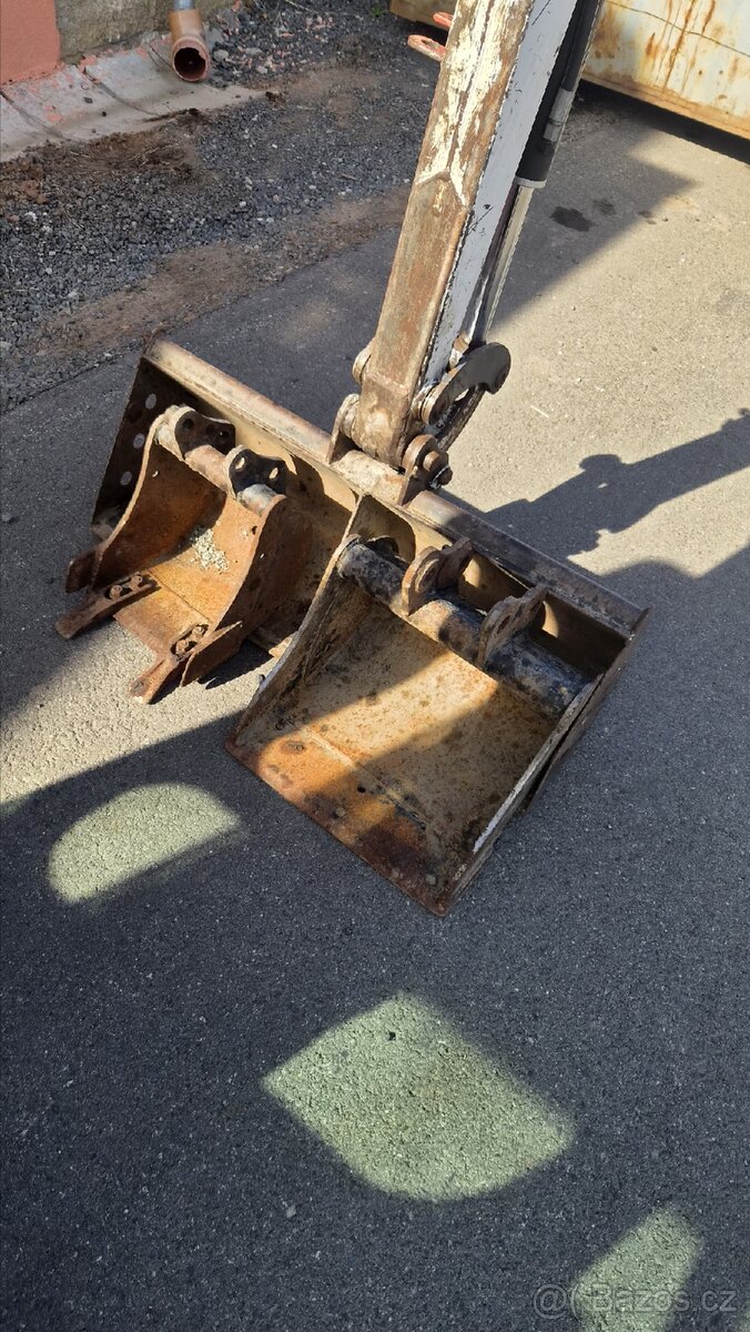 PRODÁM MINIBAGR BOBCAT 322 R.V 2004 - 6
