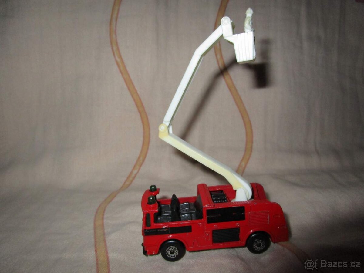 Model nákladního hasičského vozidla Snorkel MATCHBOX 1981 - 6