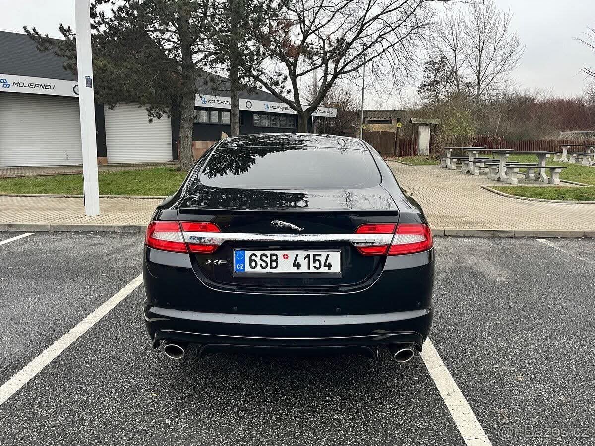 Jaguár XF 2.2d Luxury 2013 230xxx - 6