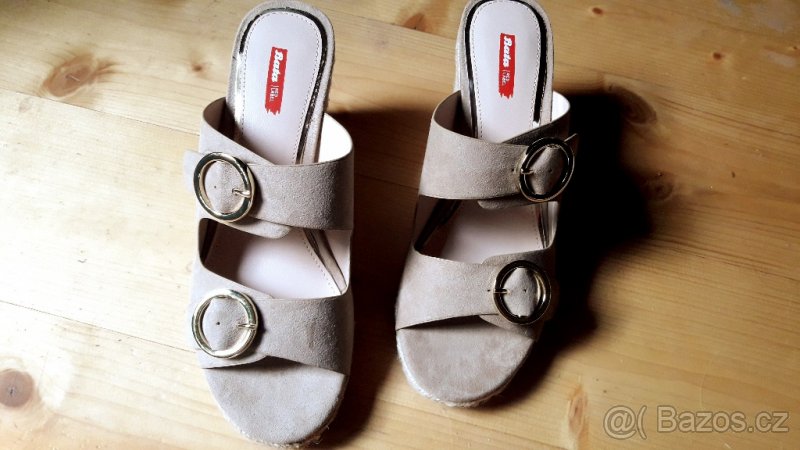 Nové pantofle s visačkou. - 6