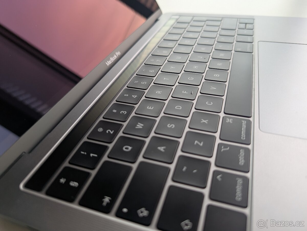 Apple MacBook Pro 13" 2019/Touch Bar, 8Gb/256Gb - 6