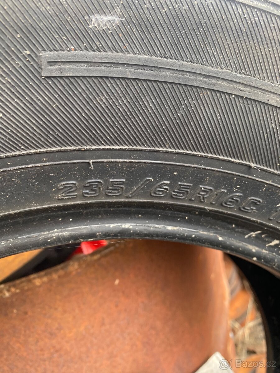 Prodám pneu Falken 235/65 16C M+S - 6