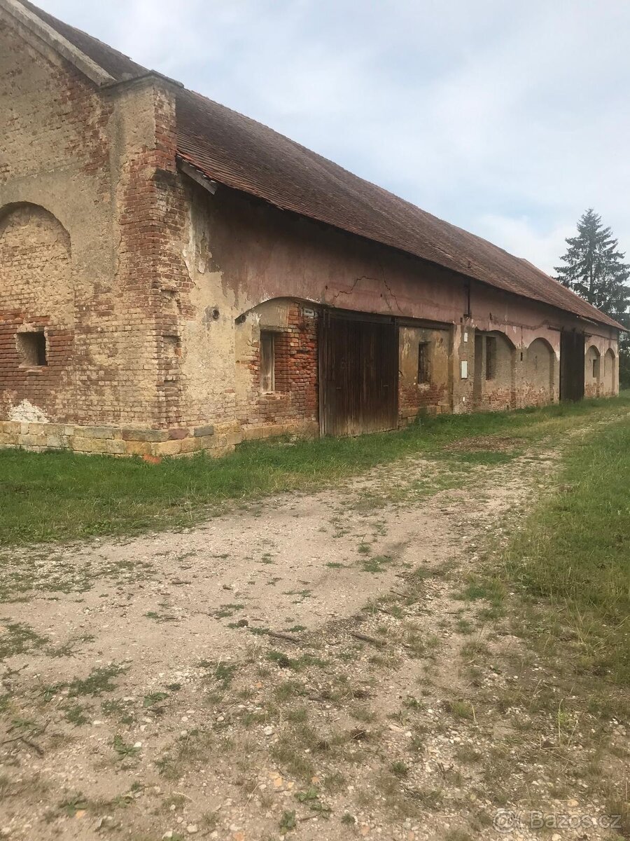 Staré trámy a rozebrání starých střech stodol - 6