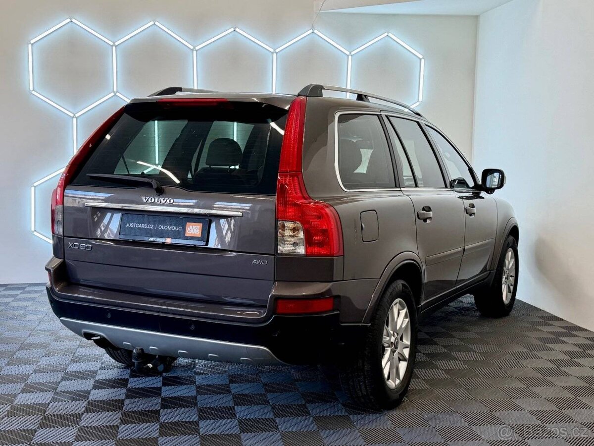 Volvo XC90, 2.4 D5 4x4/7 MÍST/PANORAMA/TZ - 6
