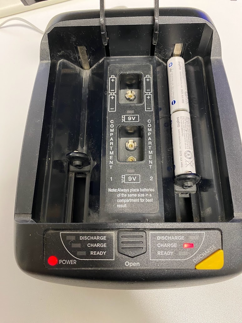 Automatická nabíječka AA, AAA, C, D a 9V baterií - 6