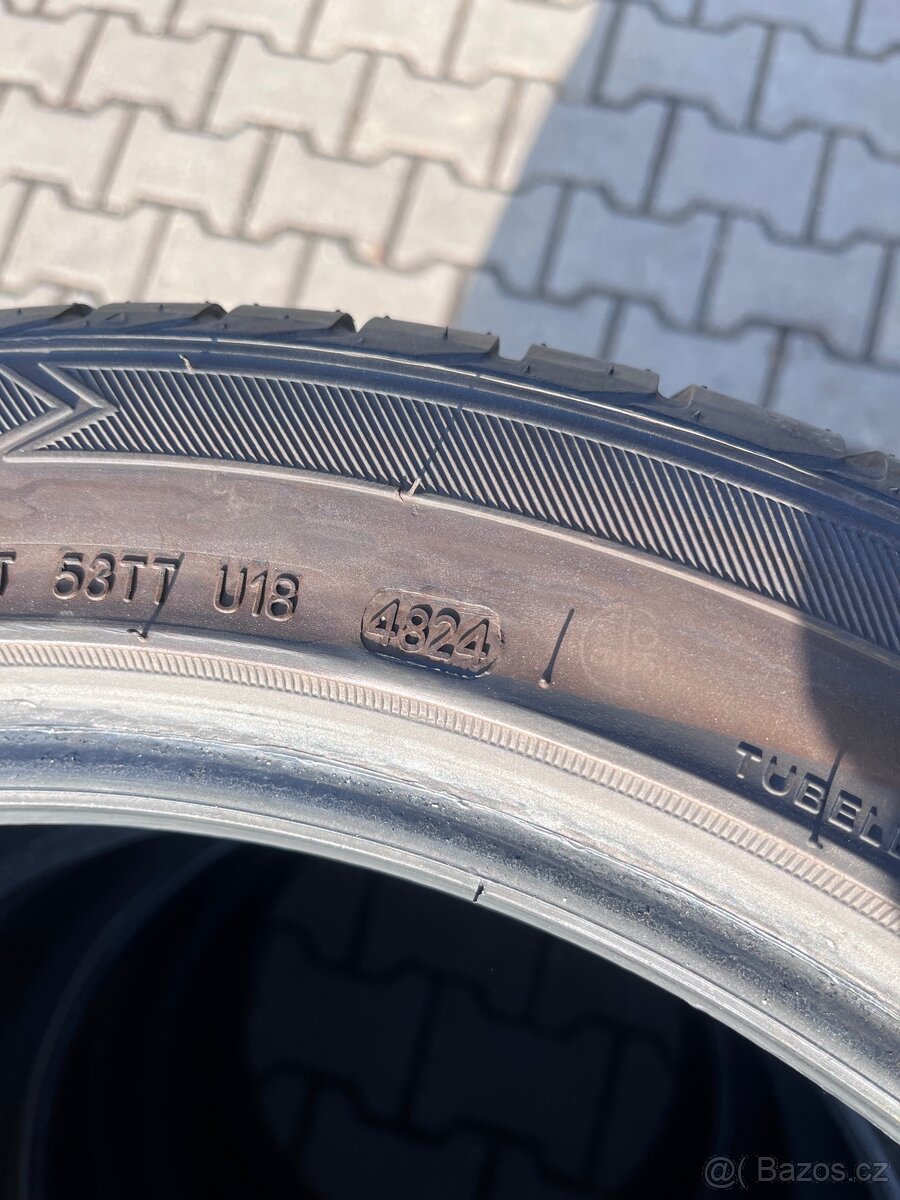 Pneu 235/45 R18 - 6