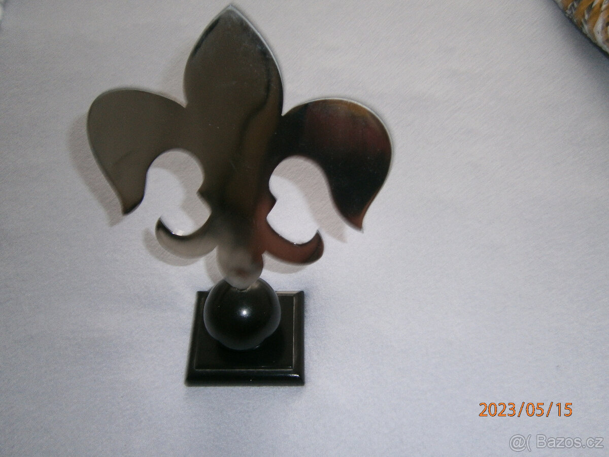 skaut,skautská lilie v chromu 25 cm vysoká,odznak, junák - 6