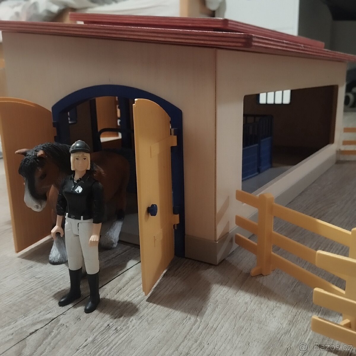 Dřevěná stáj pro koně - 6