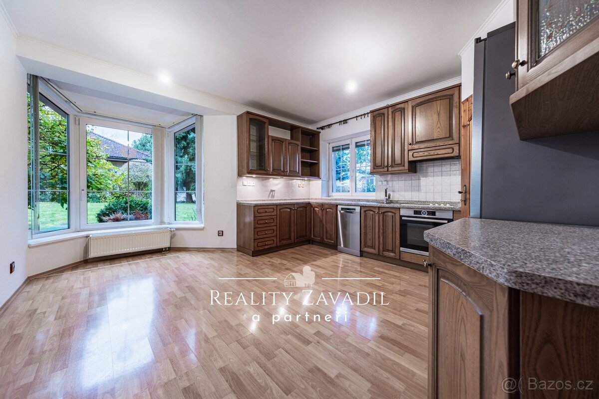 Prodej prostorného rodinného domu 6+kk v klidné lokalitě Hor - 6