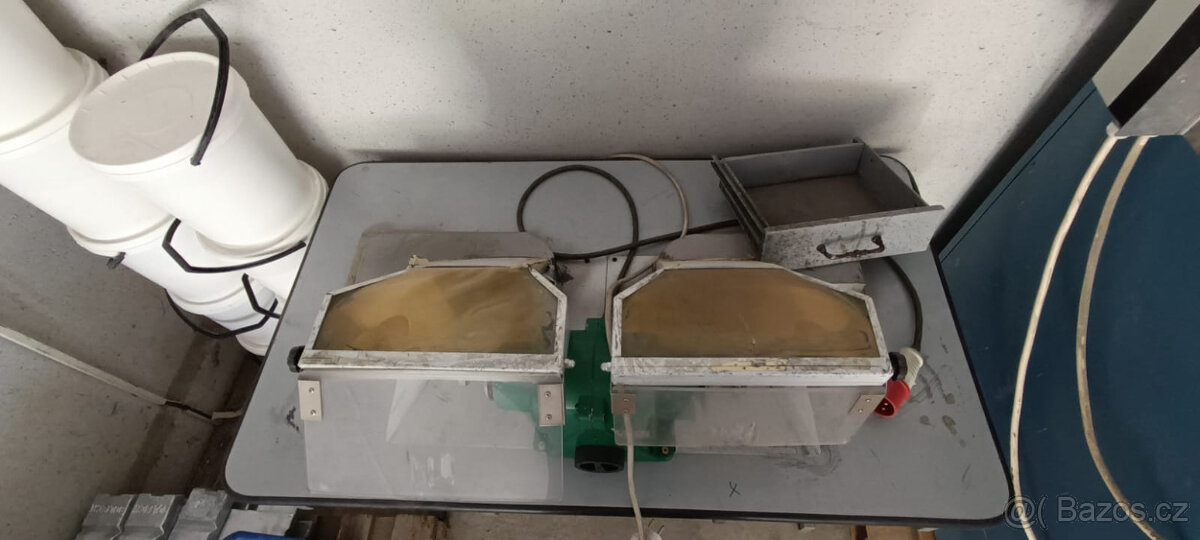 Prodám odsávací stůl s bruskou - 6