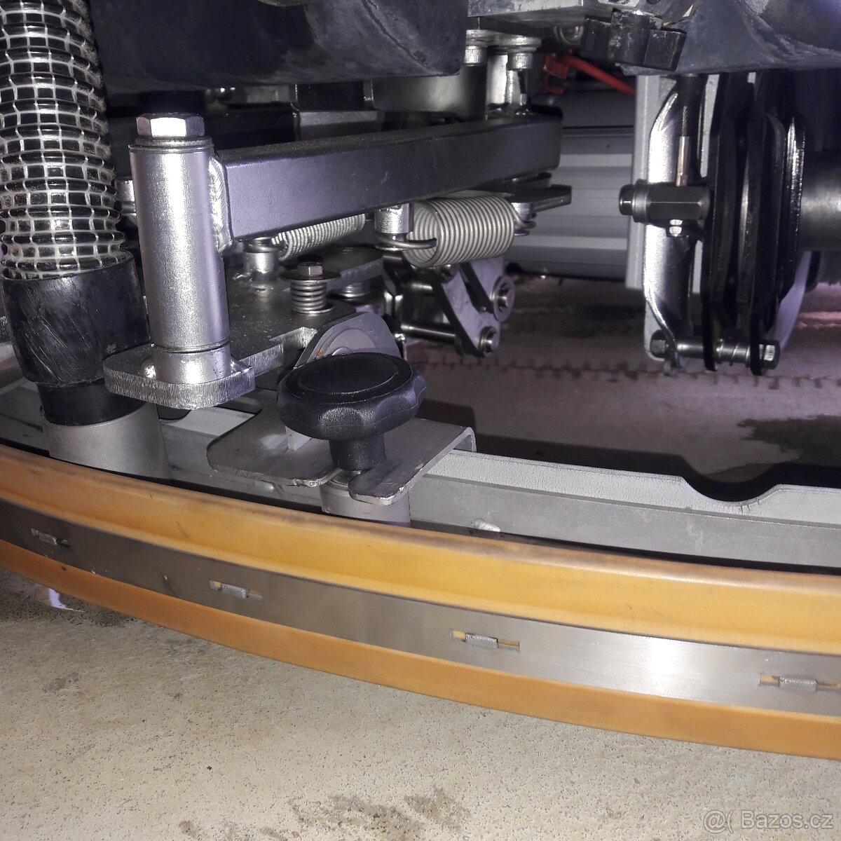 Podlahový mycí stroj Cleanfix Sauber RA 900 se sed.obsluhou - 6