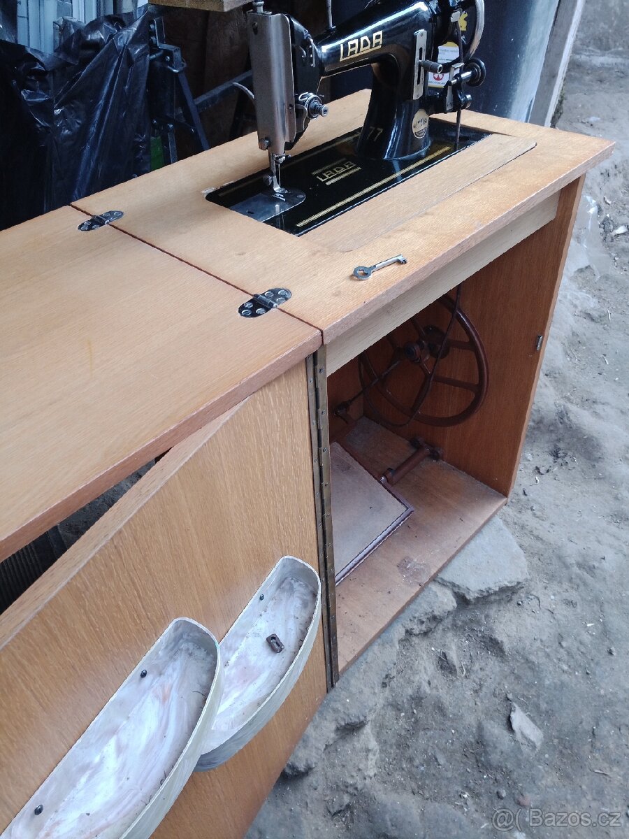 Šicí stroj Lada 77 - 6