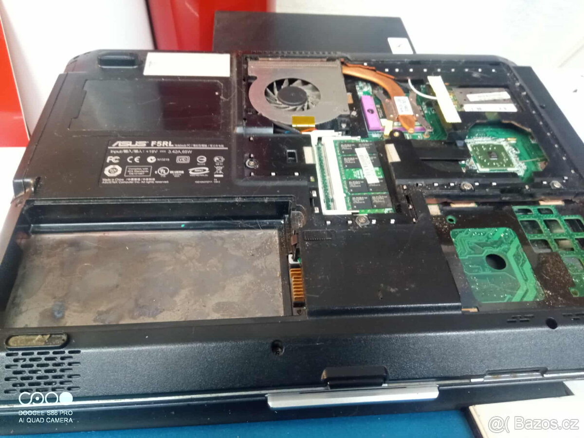 Notebooky 4x poškozené, neúplné, dohodou - 6