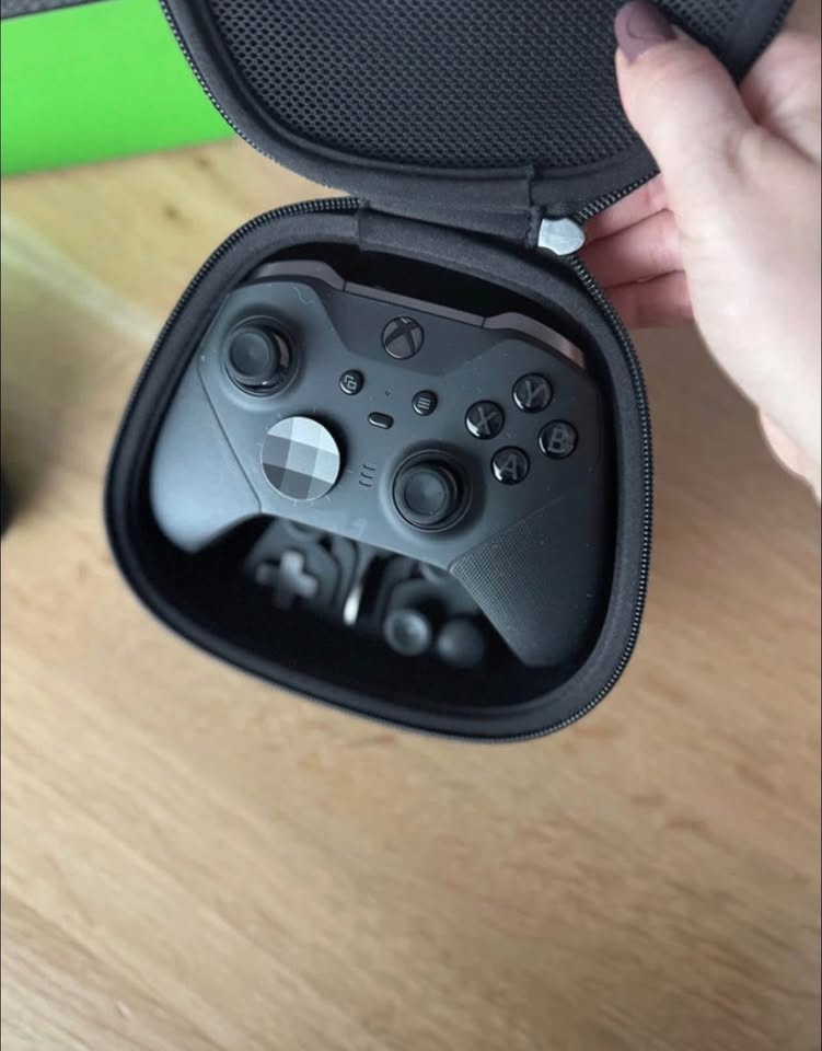 Xbox Series X 1TB SSD Black - 6