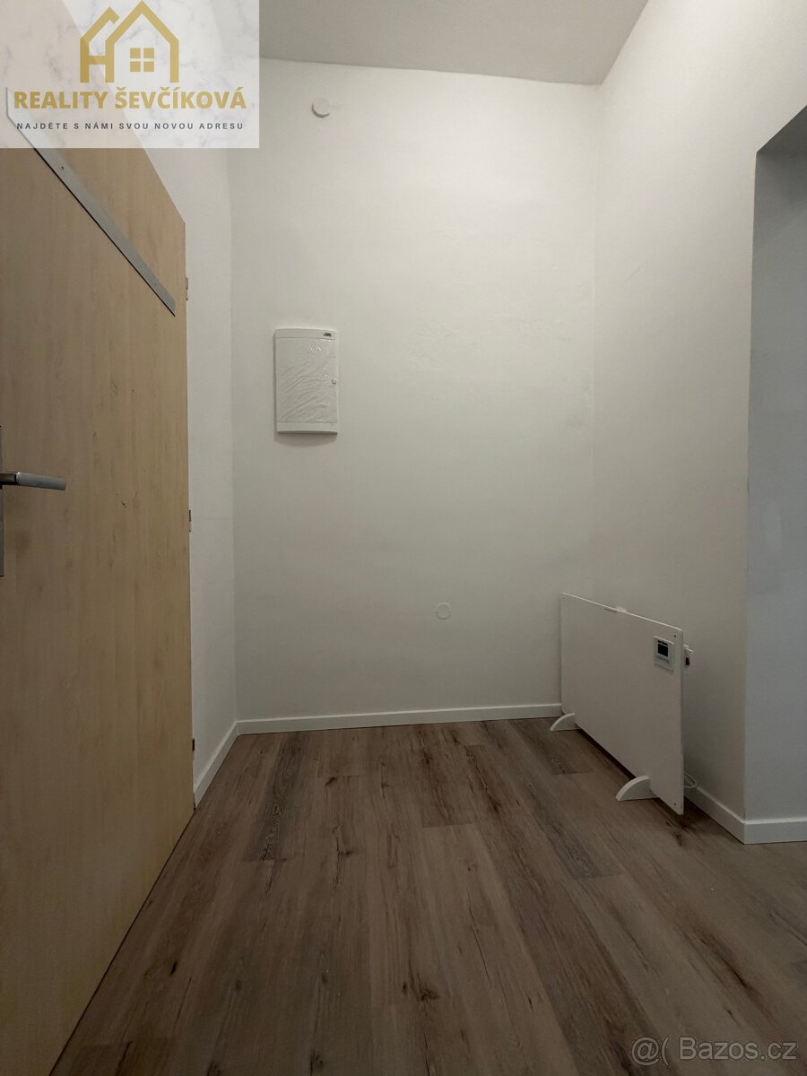 Pronájem 2+1 po celkové rekonstrukci, 51 m2 – Velké náměstí - 6