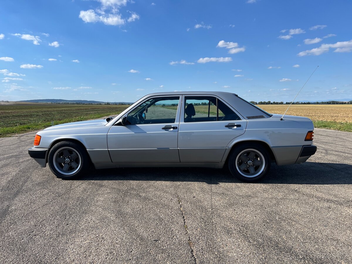 Mercedes-Benz 190 E 2.0i - 6