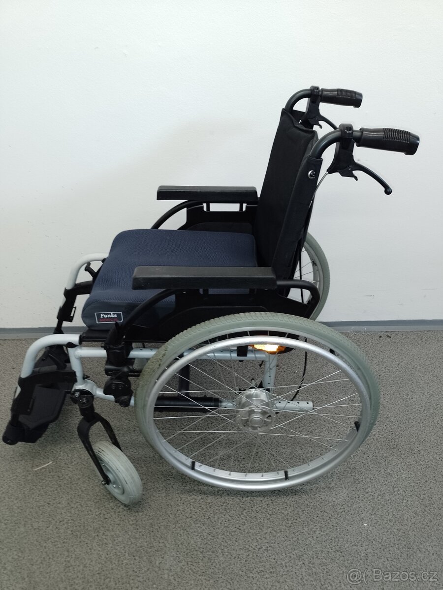 Skládací mechanický invalidní vozík VÝPRODEJ - 6